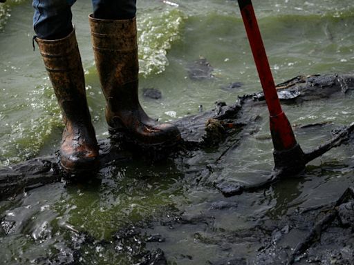 Oil-tainted lake a symptom, and symbol, of Venezuela’s collapse