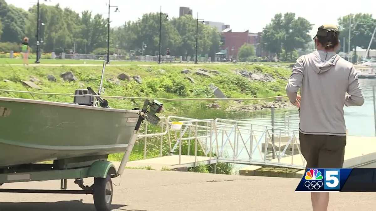 People in Burlington finding ways to beat the heat and still enjoy sunny skies for the holiday weekend