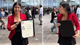 Universitaria graduada casi pierde su título por culpa del viento; video se vuelve viral en TikTok