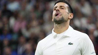 Recital Djokovic en Wimbledon: se las tiene con la grada, apretón al baño y toca el violín