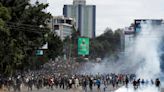 Manifestantes invadem Parlamento do Quênia em protestos com 10 mortos; irmã de Barack Obama participa de atos
