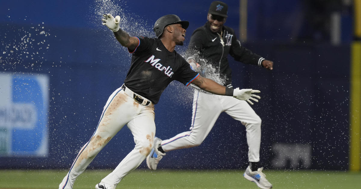 Marlins beat Mariners 3-2 for 3rd straight walk-off win