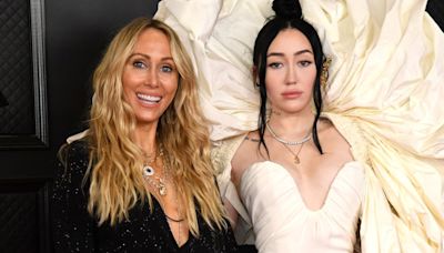 Noah Cyrus addresses Tish Cyrus, Dominic Purcell love triangle rumors