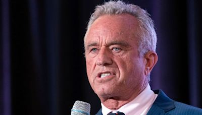 Social Media Mocks RFK Jr., Fox News For Setting Bar ‘In Hell’ With Wild On-Screen Note