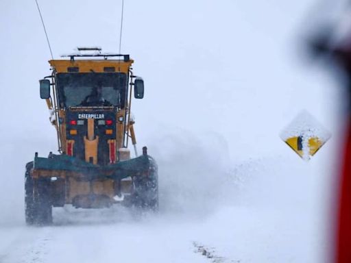 Santa Cruz: cortan las rutas nacionales 3 y 40 y suspenden clases por un fuerte temporal de nieve