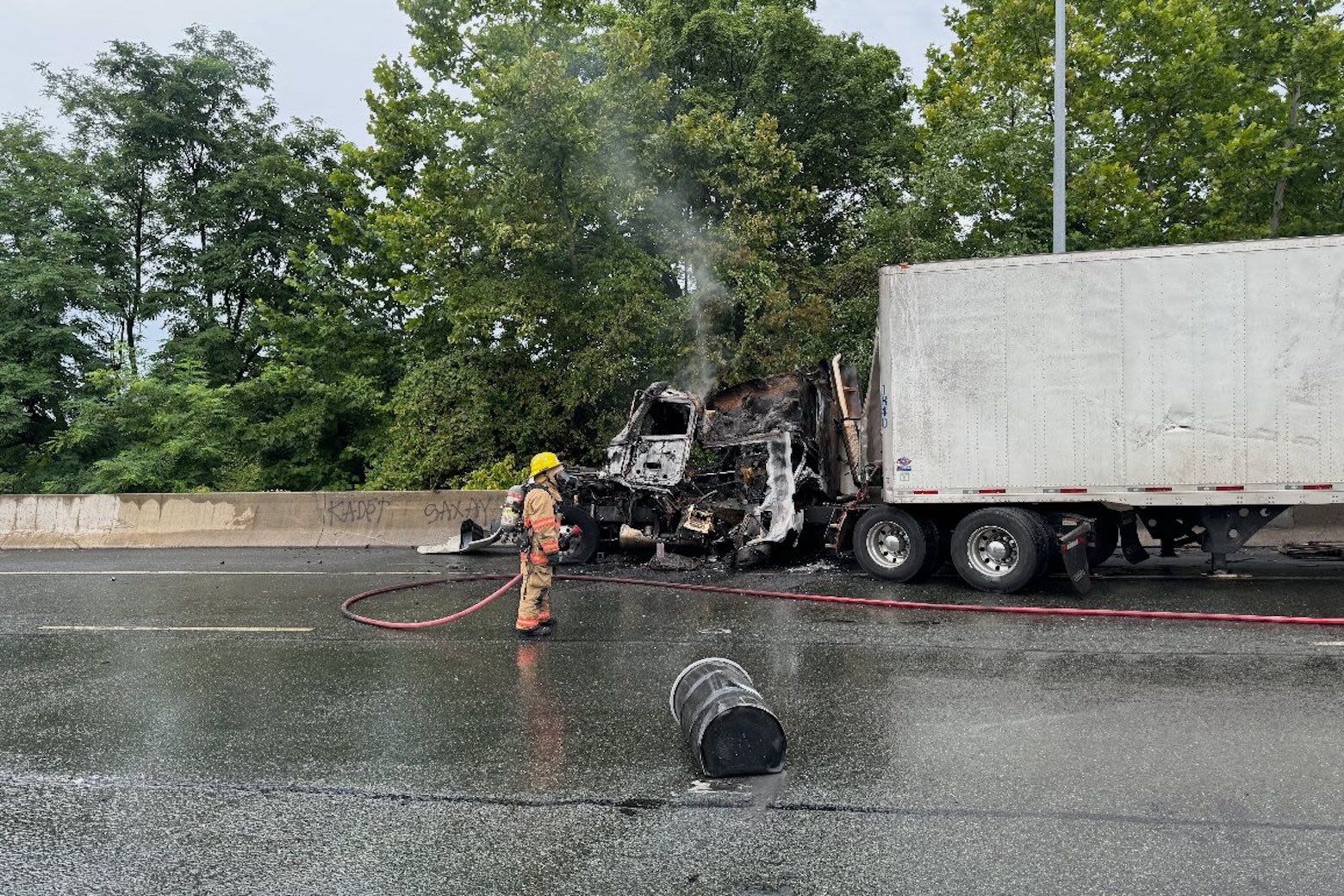 Tractor-trailer catches fire, more than a dozen barrels of metal spill onto I-495 - WTOP News