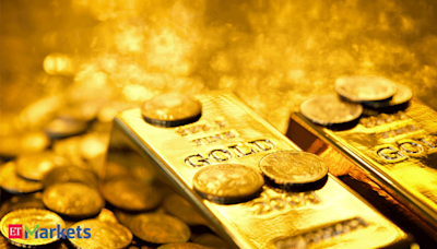 Gold climbs Rs 370; silver jumps Rs 600 amid strong global cues