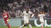 Lyon scores penalty deep into stoppage time to beat second-place Brest 4-3 after Lacazette injury