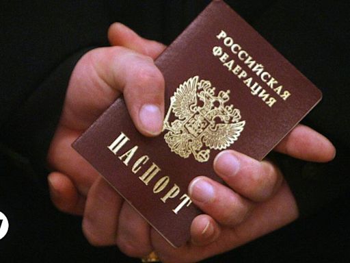 Russian exiles report canceled ID cards – DW – 07/21/2024