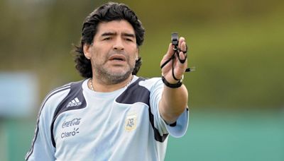 La Nación / Maradona: aplazan juicio y venta del Balón de Oro