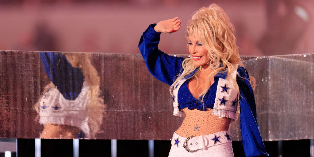 Fans Are Swarming Dolly Parton’s Instagram in Shock Over Pic of Lookalike Sister: “Seeing Double”