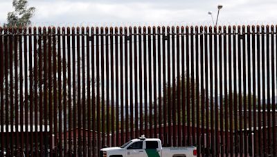 Detenciones de migrantes en la frontera sur de EE.UU. caen 30% con respecto al año pasado - El Diario NY