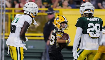 Waupun youth catches and holds onto 3 punts in a row, gets mobbed by Packers players at Family Night