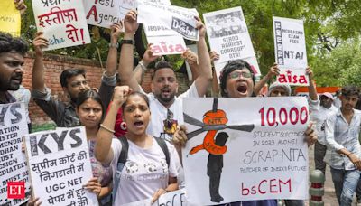 Student outfits of some INDIA bloc parties protest at Jantar Mantar, plan march to Parliament - The Economic Times