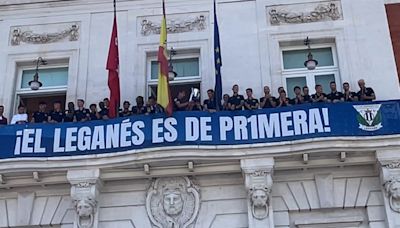 Isabel Díaz Ayuso recibe a los héroes del ascenso del Leganés - MarcaTV