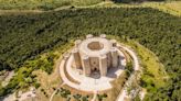 El misterioso castillo octogonal situado en un parque nacional que fue mandado construir por un emperador