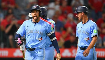 Blue Jays' George Springer screams at umpire after ejection, needs to be held back