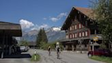 阿爾卑斯山谷之謎：一個中國家庭，一家瑞士旅館和世界上最昂貴的武器