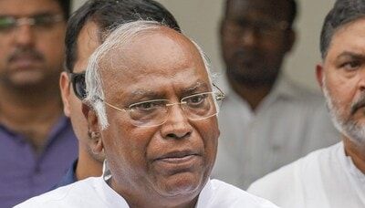 Take nation into confidence on border situation at LAC: Kharge to govt