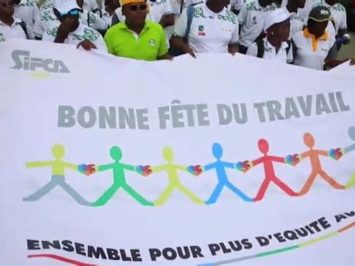 Marfileños desfilan por las calles de Abiyán con motivo del Día Internacional del Trabajo