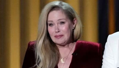 Christina Applegate detalla que no ha podido ducharse durante semanas por la esclerosis múltiple: "Estoy en una recaída muy grave"