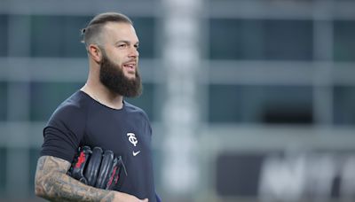 Milwaukee Brewers vs Texas Rangers: Up and down first couple innings for Dallas Keuchel