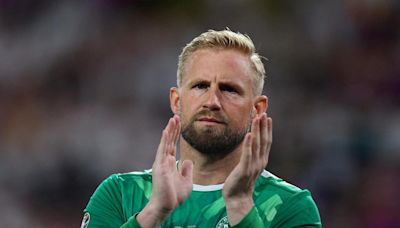 Celtic signs Denmark goalkeeper Schmeichel