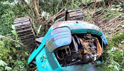 三峽1里長遭挖土機壓住無意識 消防徒步上山救援