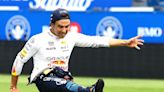 El golazo de ‘Checo’ Pérez a lo ‘panenka’ sobre Max Verstappen