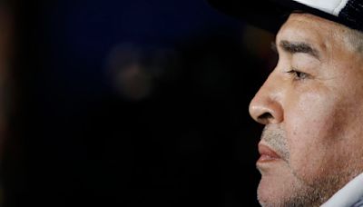 Justicia francesa abre pesquisa por robo antes que el Balón de Oro de Maradona sea subastado
