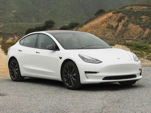 Tesla lanza un aviso a 1,8 millones de sus coches, ¿qué está pasando?