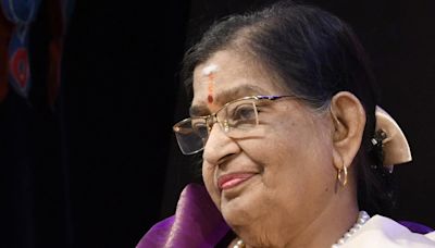 Kalaithurai Vithakar award for P. Susheela and Mu Metha