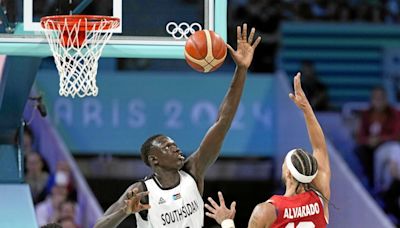 JO 2024 : en basketball, une première victoire historique pour les « Brigtht Stars 7 » du Soudan du Sud !