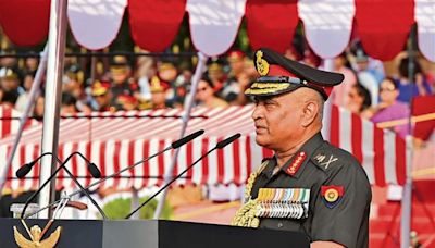 Army Chief’s one-month extension sends out wrong signal