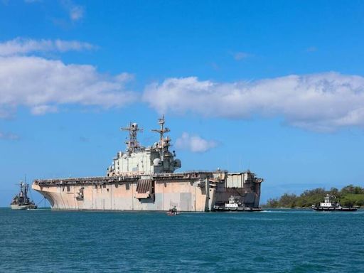 環太軍演重頭戲「擊沉演習」將至 4萬噸級靶艦塔拉瓦號出港 - 自由軍武頻道