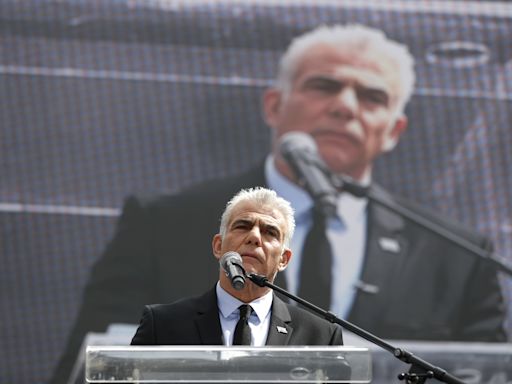 El líder opositor Yair Lapid culpa a Netanyahu por la amenaza de Biden con dejar de suministrar armas