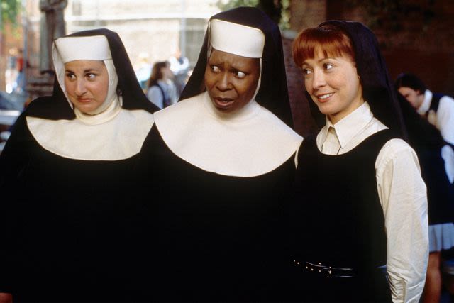 Whoopi Goldberg and her “Sister Act 2” costars bought sex toy at porn shop while dressed in nun costumes