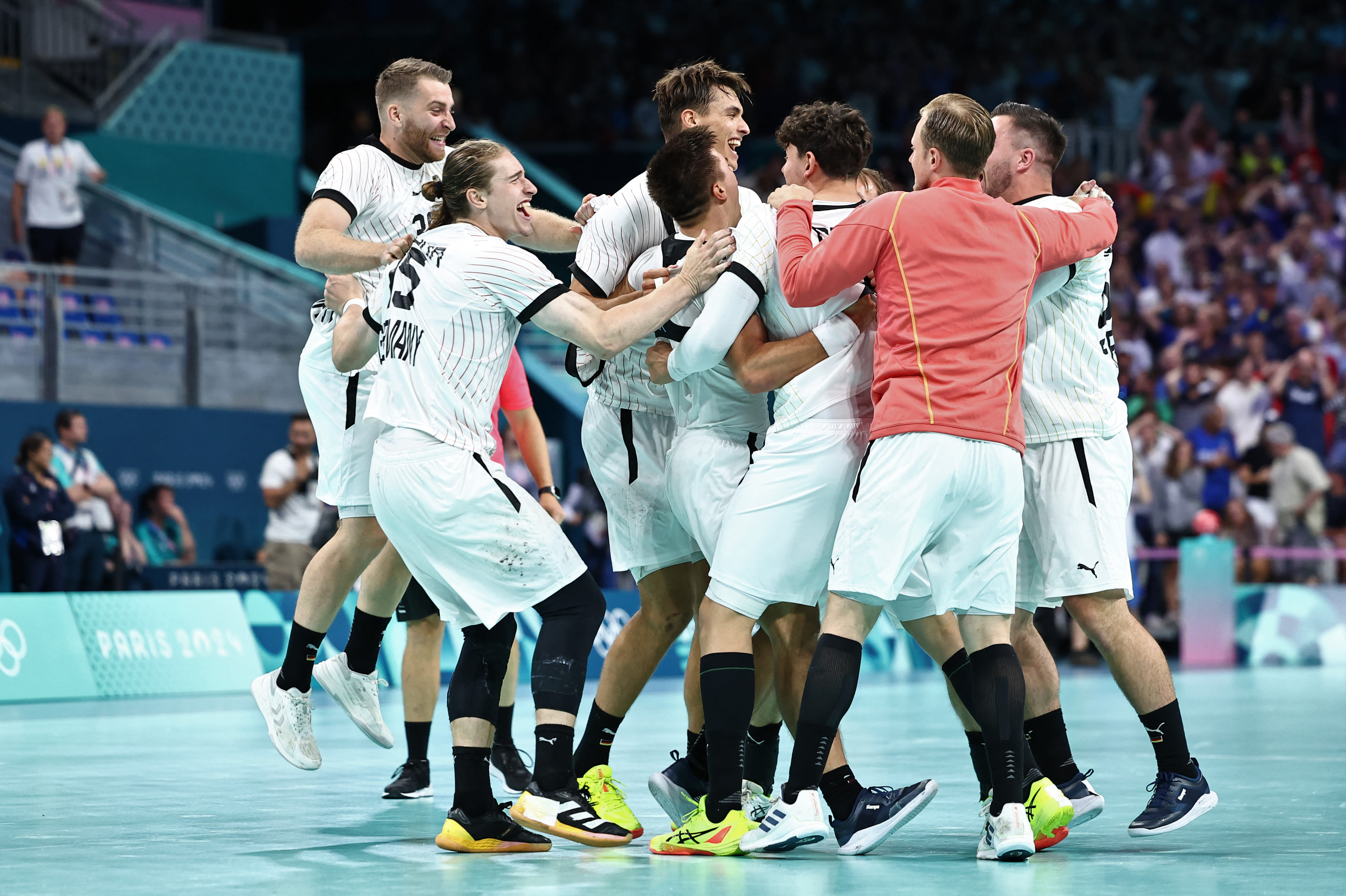 2024 Paris Olympics: Germany advances to handball semifinals with wild, chaotic win over France