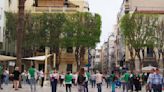 Cadena humana por la reversión del Hospital del Vinalopó a las puertas del ayuntamiento de Elche