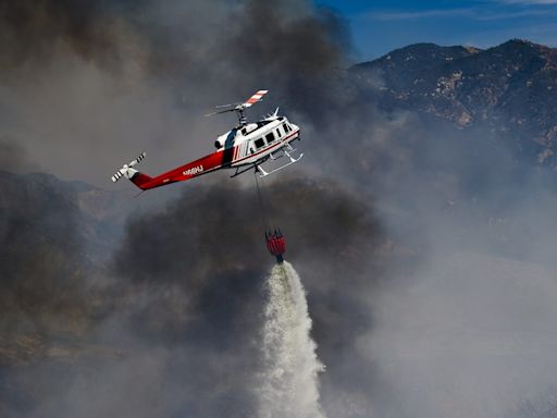 Las llamas empiezan a destruir la localidad de Jasper, en las Montañas Rocosas de Canadá