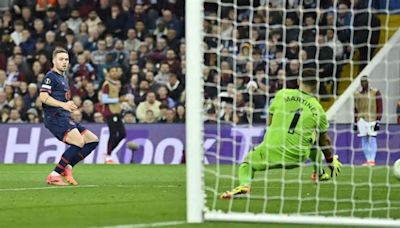 Martínez fue la figura del Aston Villa contra Lille y la hinchada francesa lo silbo todo el partido