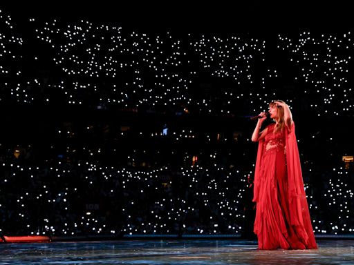 Meet the girls who started an Eras Tour craze with some balloons and got a Swift shoutout