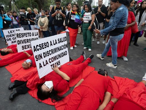 Protesta en Perú por decreto que describe la transexualidad como "trastorno mental"