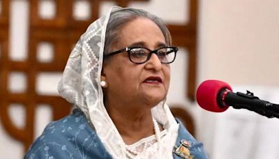 La estrepitosa caída de Sheikh Hasina, la mujer más poderosa de Bangladesh que fue derrocada por un movimiento estudiantil