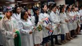 México contratará 1,200 médicos cubanos más tras reunión con Díaz-Canel