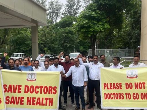 Haryana doctors on strike! Long queues of patients outside OPDs, emergency departments. Top 10 updates | Today News