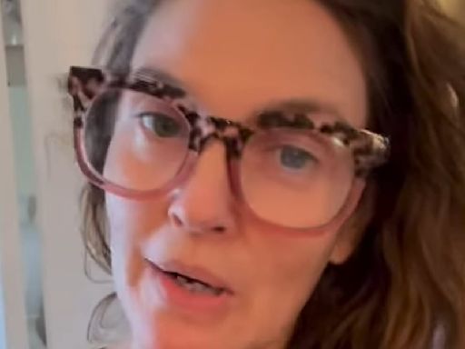 Drew Barrymore gives a glimpse of her bedroom while packing for trip