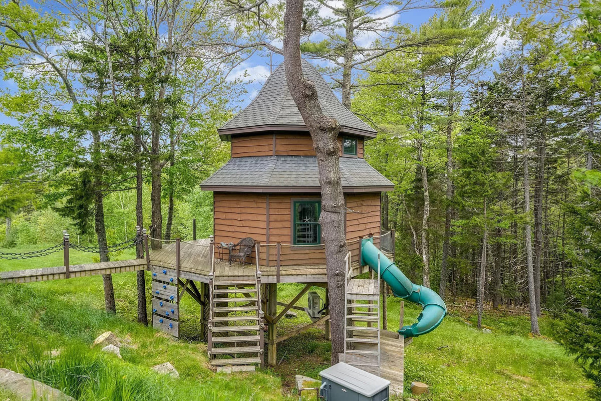 Kobe Bryant's shooting guru built this Maine mansion with a zipline
