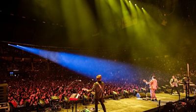 Los Bunkers cierran su gira Ven Aquí con histórico show en el Palacio de los Deportes en México - La Tercera