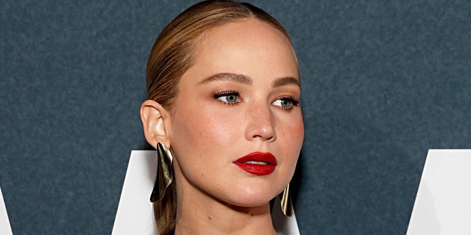 Jennifer Lawrence Paired 2024's Most Controversial Shoe With This Classic Summer Pant
